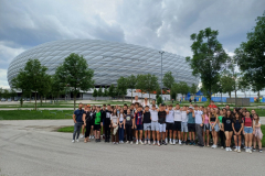 Vor der Alllianz Arena